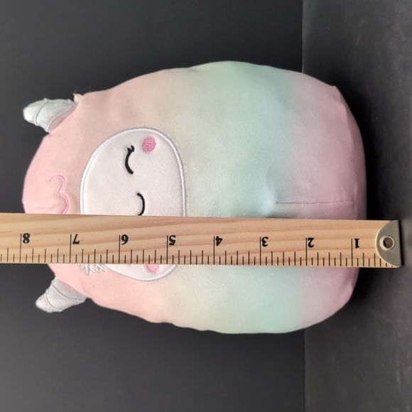 Squishmallows Yara The Yeti Pastel Rainbow Plush Toy. - Picture 7 of 7